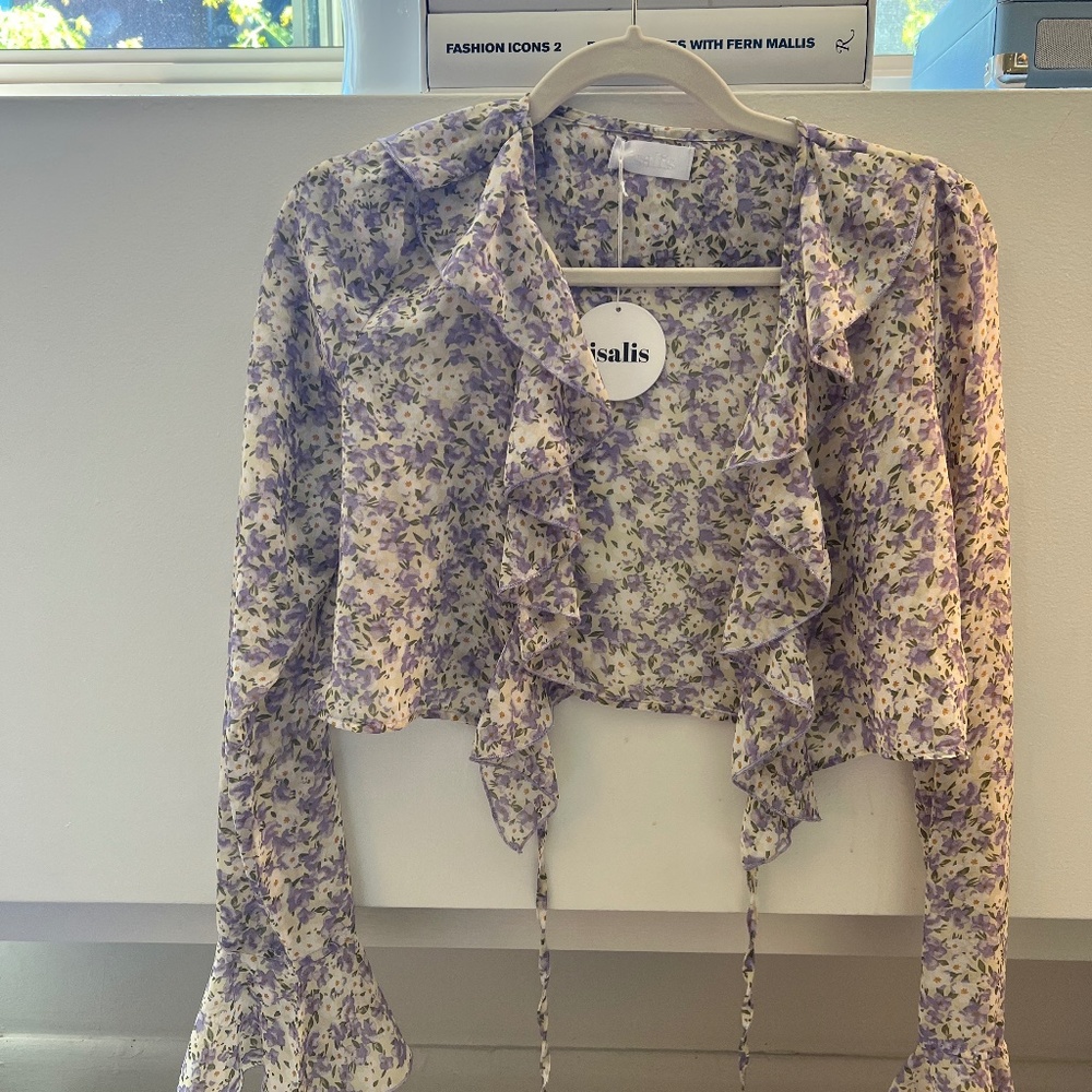 NWT Isalis Iris Tie Front Ruffle Blouse in Lilac Floral - Small